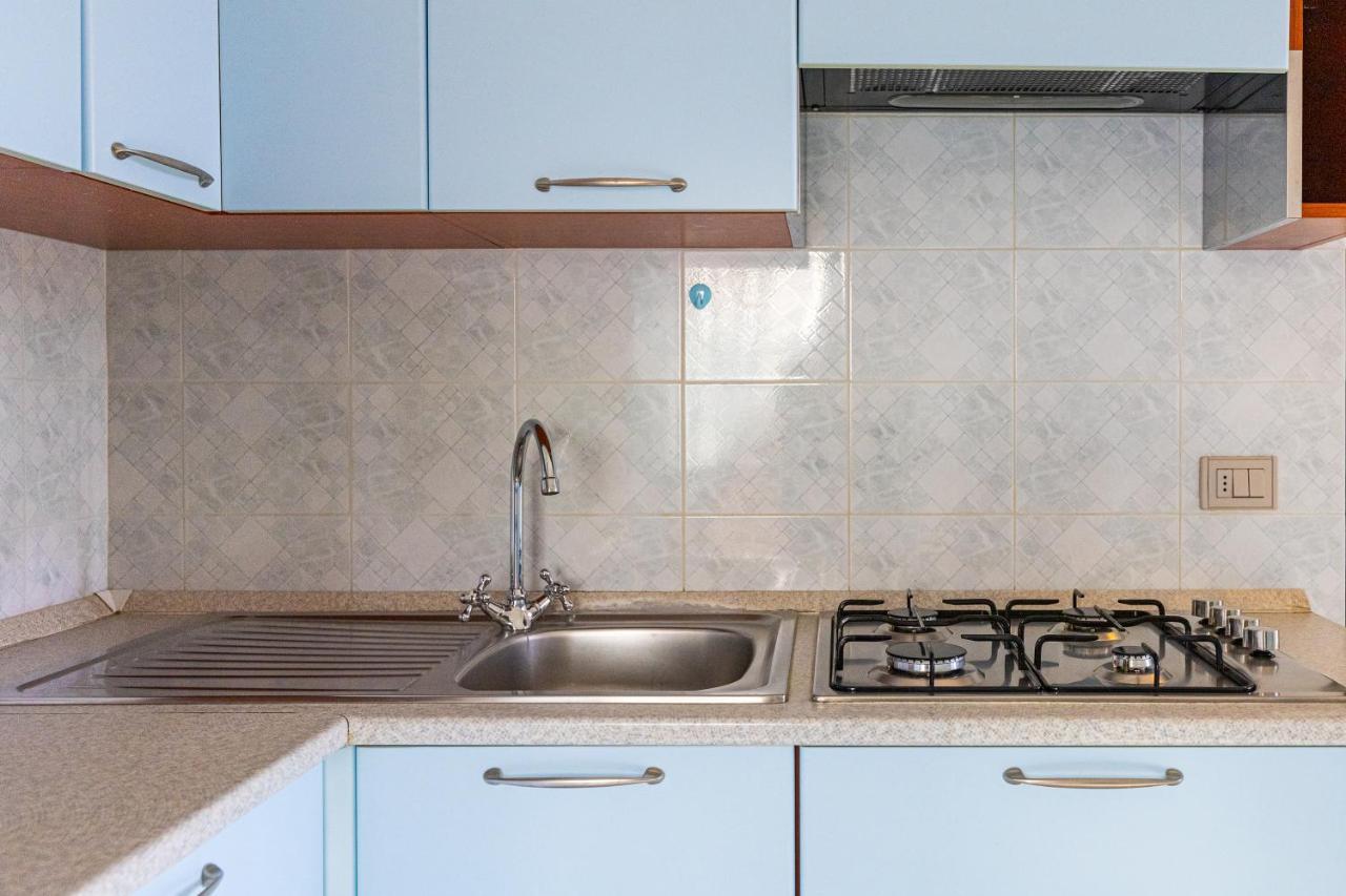 Appartement Trilocale A 200 Mt Dal Centro à San Teodoro  Extérieur photo