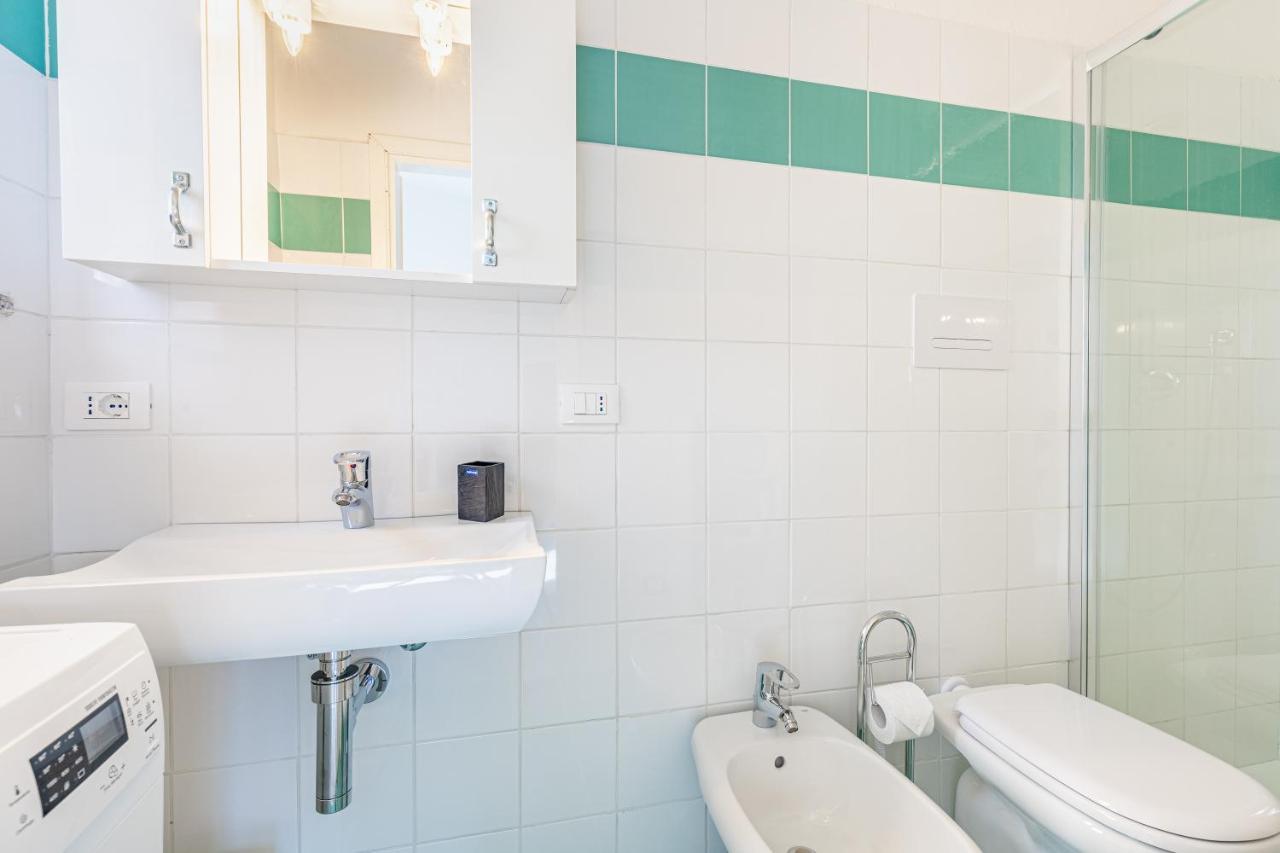 Appartement Trilocale A 200 Mt Dal Centro à San Teodoro  Extérieur photo